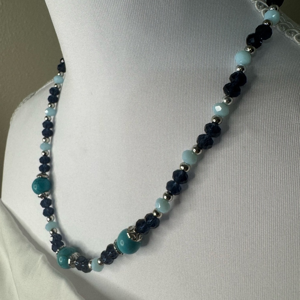 NWOT Turquoise and Navy Beaded Necklace Set